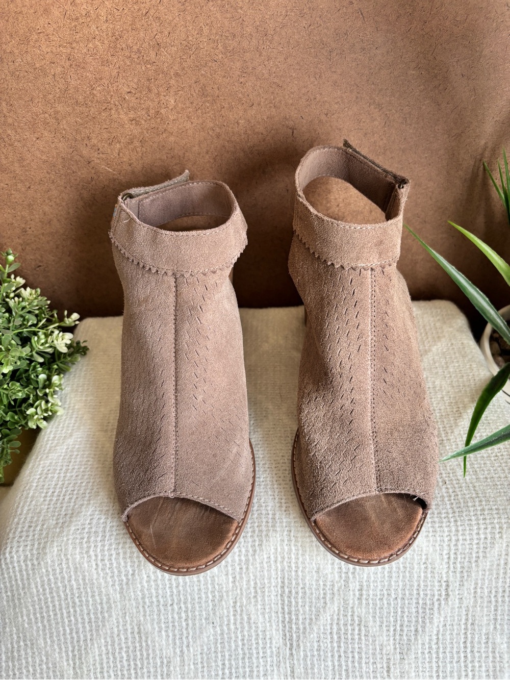 TOMS Taupe Suede Perforated Peep Toe Block Heel Sandals Grenada Booties Sz 9.5